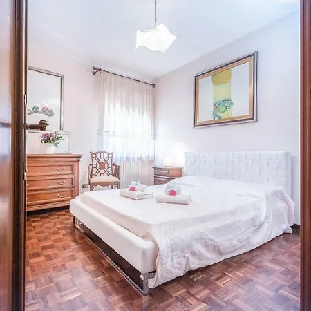 Luxury Apt. Inside Medieval Walls דירה *